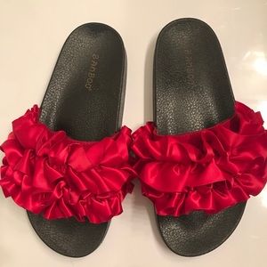 💄BRAND NEW RED RUFFLED SLIPPERS💄